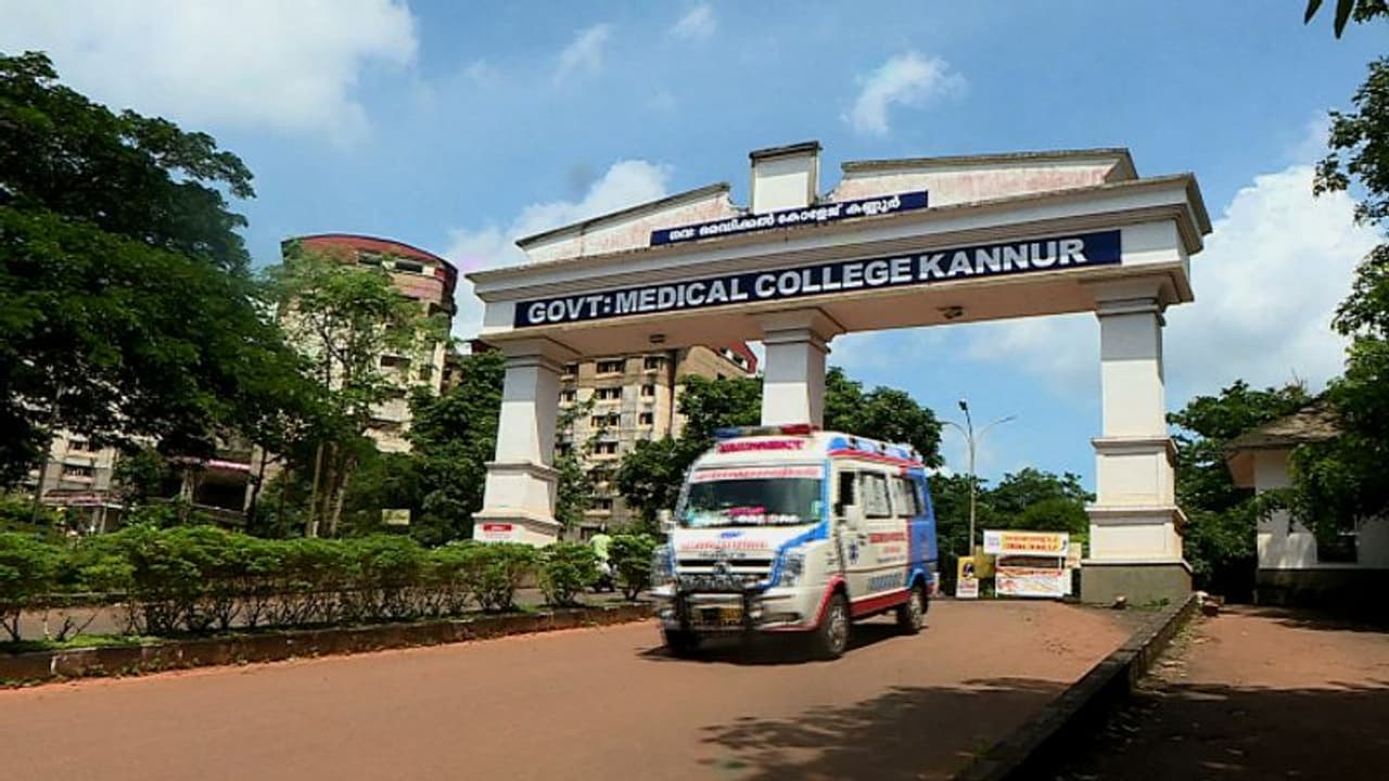 മങ്കിപോക്സ് : വിമാനത്താവളങ്ങളിലും തുറമുഖങ്ങളിലും കർശന പരിശോധനയ്ക്ക് നിർദേശം മങ്കിപോക്സ് : വിമാനത്താവളങ്ങളിലും തുറമുഖങ്ങളിലും കർശന പരിശോധനയ്ക്ക് നിർദേശം