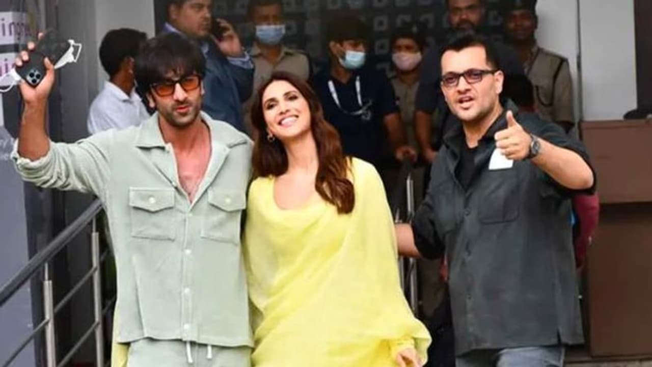 रणबीर कपूर, वाणी कपूर, संजय दत्त दिल्ली में करेंगे शमशेरा का प्रमोशन, रॉकस्टार ने संजू के लिए कही बड़ी बात रणबीर कपूर, वाणी कपूर, संजय दत्त दिल्ली में करेंगे शमशेरा का प्रमोशन, रॉकस्टार ने संजू के लिए कही बड़ी बात