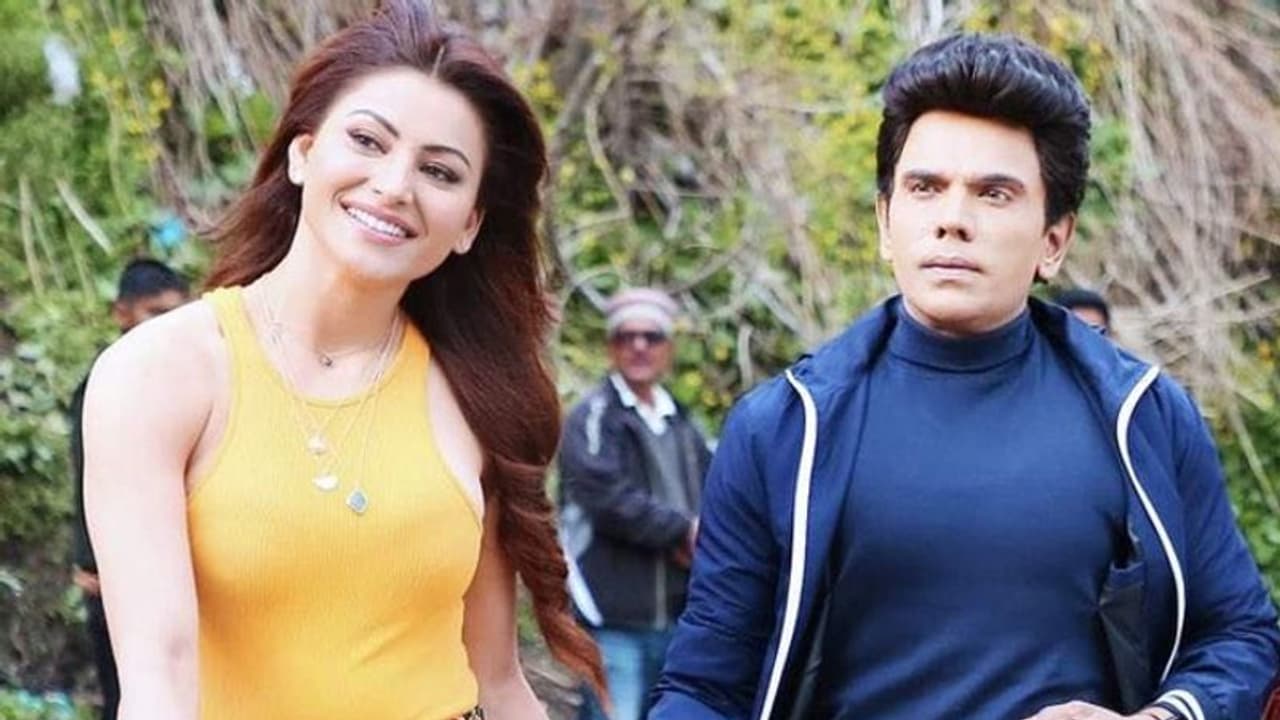 'द लीजेंड' से तमिल डेब्यू करेंगी उर्वशी रौतेला, ट्रेलर में हीरो को देखकर बोले यूजर्स 'ये बच्चा कौन है?' 'द लीजेंड' से तमिल डेब्यू करेंगी उर्वशी रौतेला, ट्रेलर में हीरो को देखकर बोले यूजर्स 'ये बच्चा कौन है?'