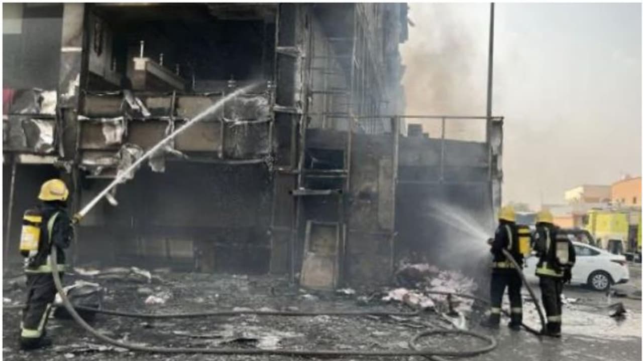 റിയാദില്‍ വ്യാപാര കെട്ടിട സമുച്ചയത്തില്‍ തീപിടിത്തം