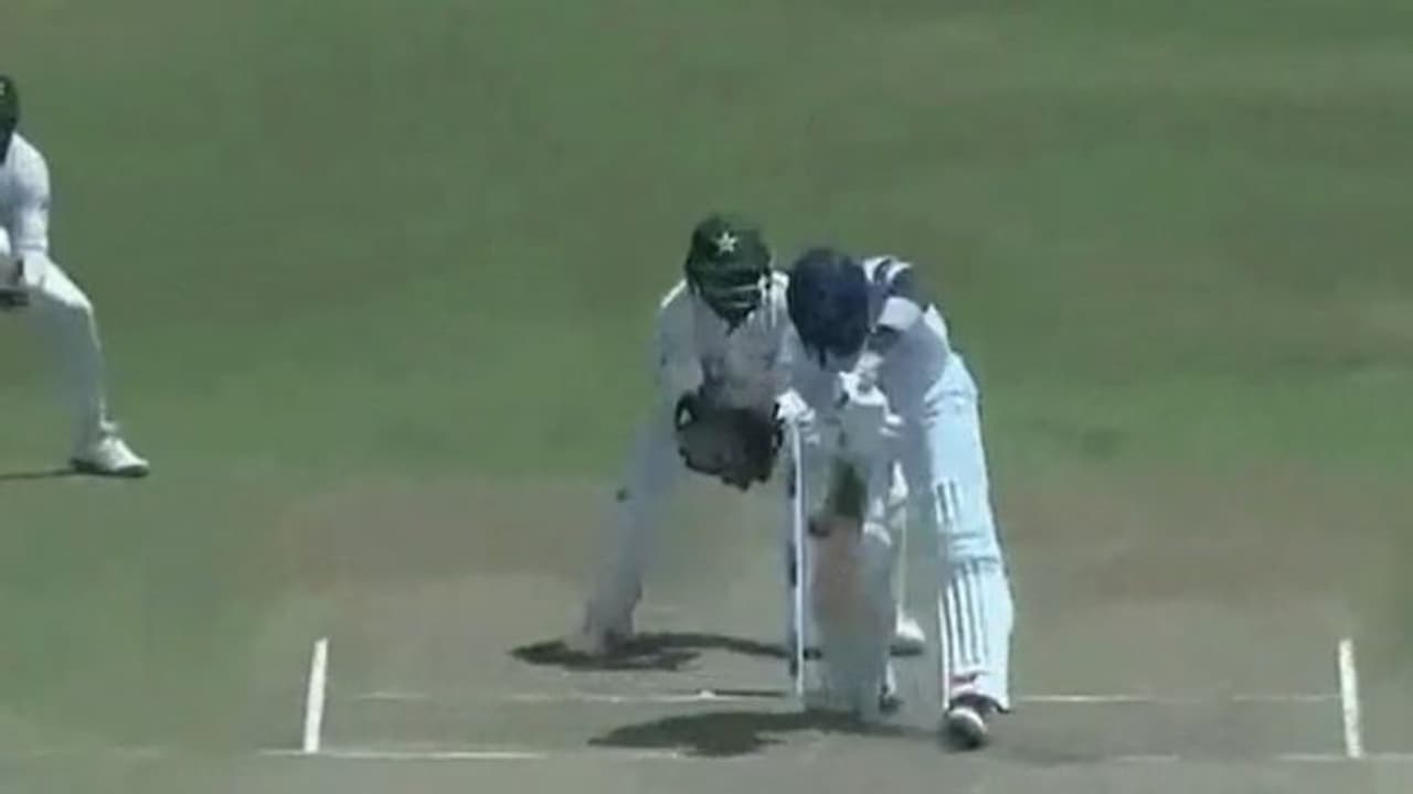 ഷെയ്ന് വോണിന്റെ നൂറ്റാണ്ടിലെ പന്തിനെ അനുസ്മരിപ്പിച്ച് യാസിര് ഷാ ഷെയ്ന് വോണിന്റെ നൂറ്റാണ്ടിലെ പന്തിനെ അനുസ്മരിപ്പിച്ച് യാസിര് ഷാ