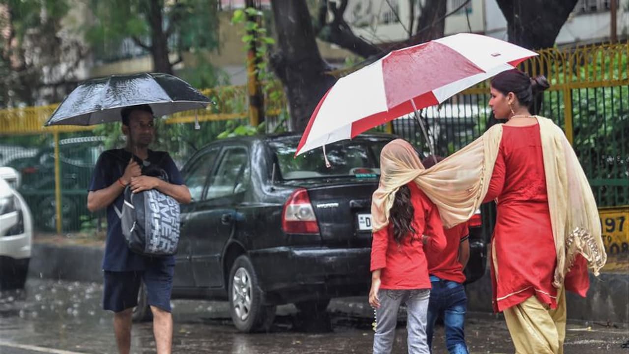 Monsoon Update: मप्र, गुजरात, केरल, कर्नाटक सहित कई राज्यों में हो सकती है भारी बारिश, जानिए अपने राज्य का हाल Monsoon Update: मप्र, गुजरात, केरल, कर्नाटक सहित कई राज्यों में हो सकती है भारी बारिश, जानिए अपने राज्य का हाल