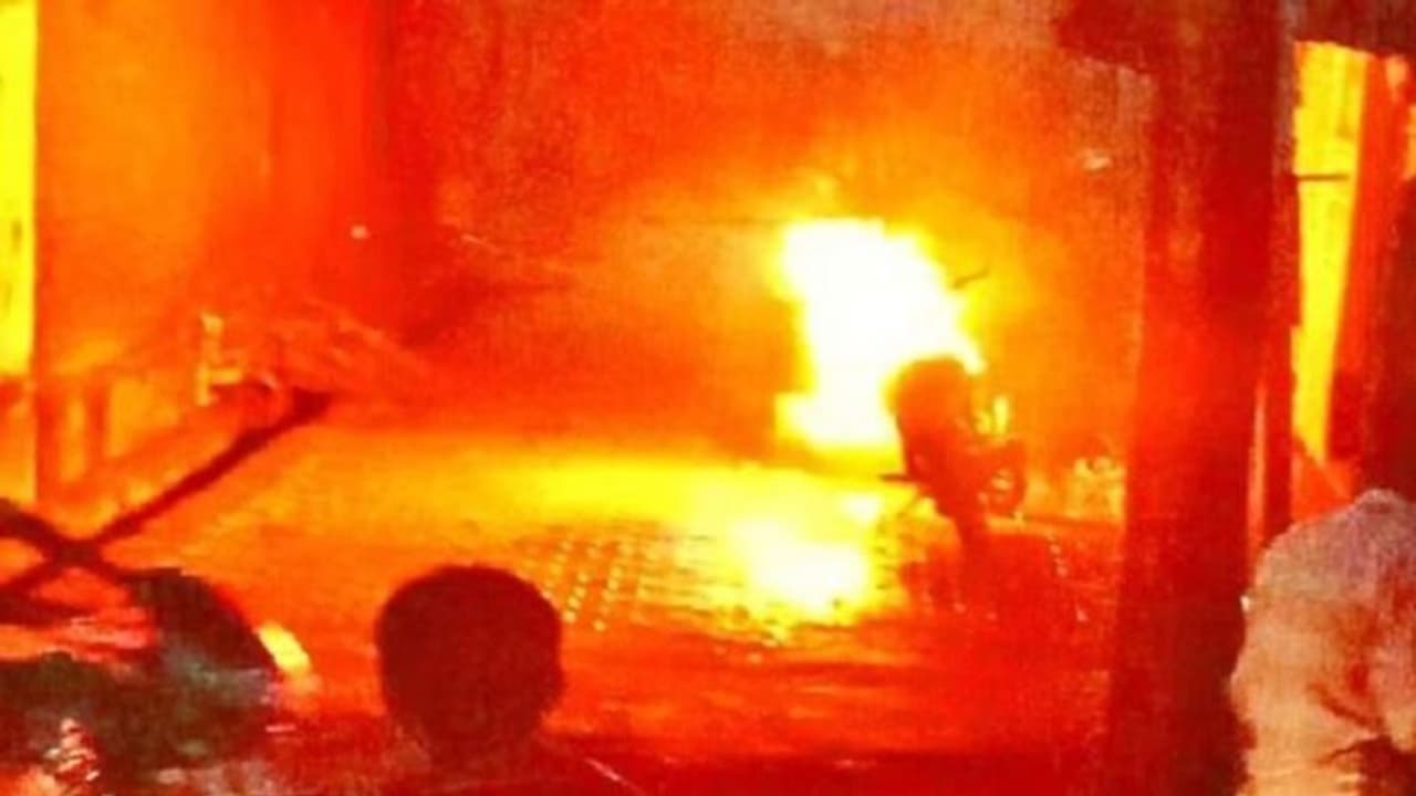 फिरोजाबाद: ससुराल आए दामाद का हाई वोल्टेज ड्रामा आया सामने, मामूली बात पर नाराज होकर उठाया बड़ा कदम फिरोजाबाद: ससुराल आए दामाद का हाई वोल्टेज ड्रामा आया सामने, मामूली बात पर नाराज होकर उठाया बड़ा कदम