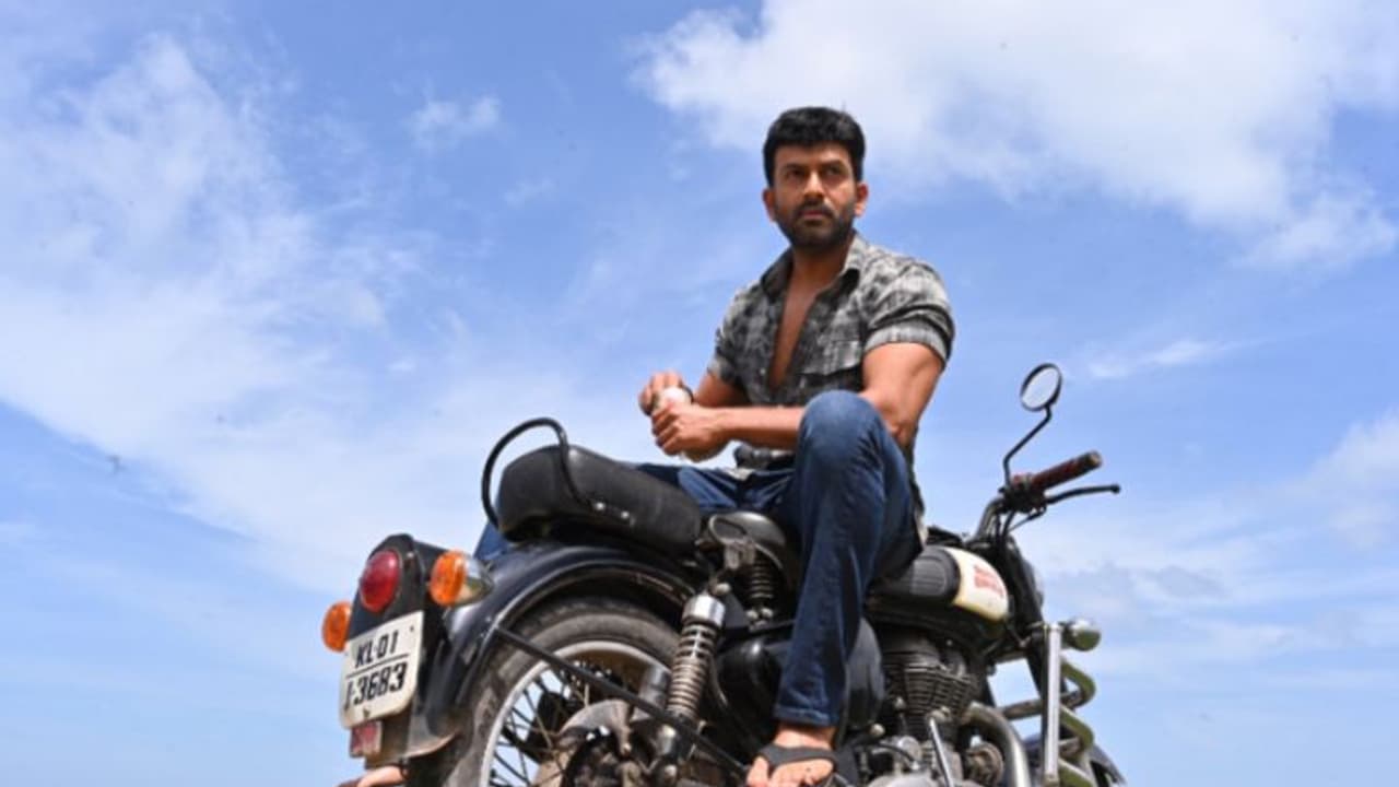 Kaapa : 'കാപ്പ'യിലെ 'മധു', പുതിയ ഫോട്ടോ പങ്കുവെച്ച് പൃഥ്വിരാജ്