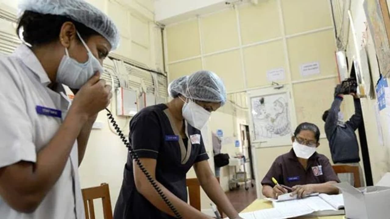 दरिंदों से बचने के लिए लड़की ने स्कूल की छत से लगा दी छलांग, पढ़िए ओडिशा की दर्दनाक खबर दरिंदों से बचने के लिए लड़की ने स्कूल की छत से लगा दी छलांग, पढ़िए ओडिशा की दर्दनाक खबर