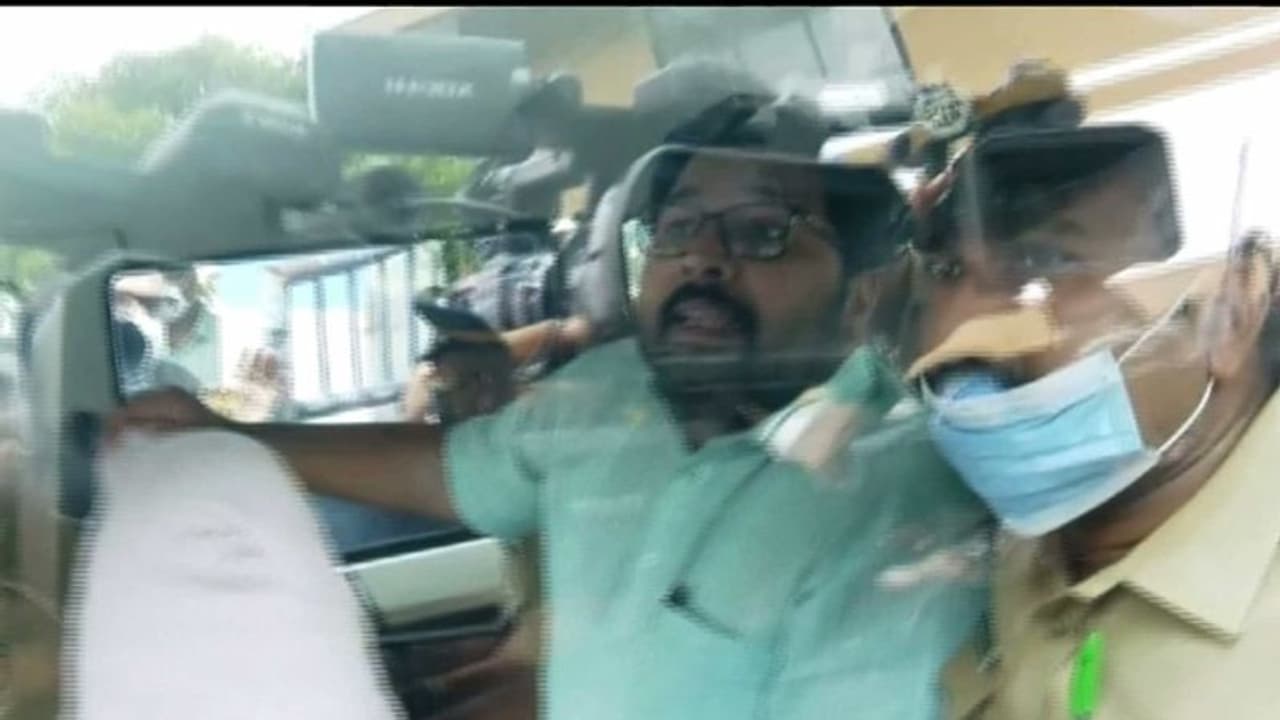 മുഖ്യമന്ത്രിക്കെതിരായ വധശ്രമ ഗൂഢാലോചന കേസ്: ശബരീനാഥന്റെ ജാമ്യാപേക്ഷയിൽ വിധി ഉടൻ മുഖ്യമന്ത്രിക്കെതിരായ വധശ്രമ ഗൂഢാലോചന കേസ്: ശബരീനാഥന്റെ ജാമ്യാപേക്ഷയിൽ വിധി ഉടൻ