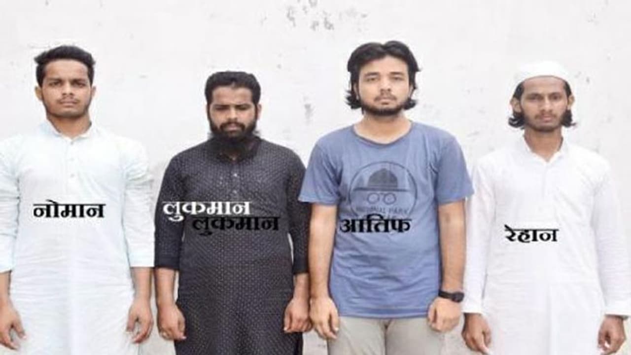 जानिए कौन हैं लुलु मॉल में नमाज पढ़ने वाले लोग, पुलिस ने गिरफ्तार कर किया बड़ा खुलासा जानिए कौन हैं लुलु मॉल में नमाज पढ़ने वाले लोग, पुलिस ने गिरफ्तार कर किया बड़ा खुलासा