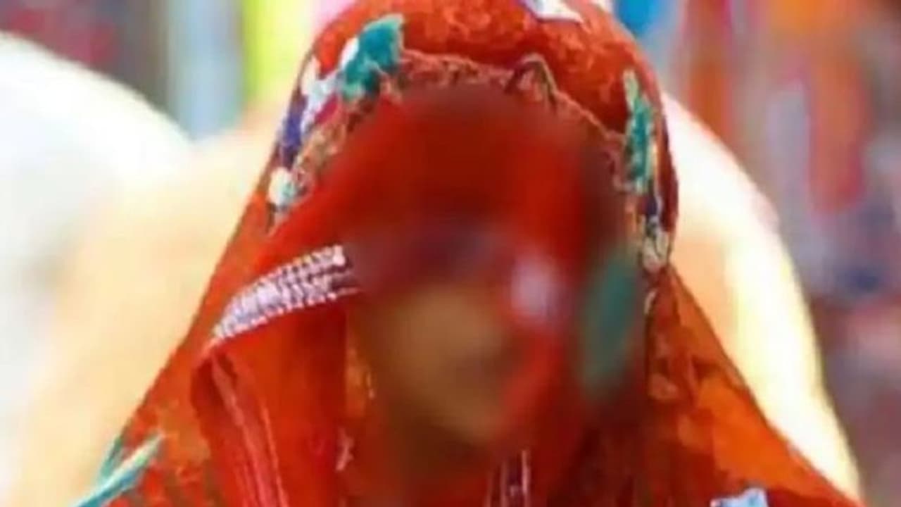 सास की घिनौनी हरकत सुनकर हर कोई रह गया दंग, बहू को जबरन ससुर के पास भेजकर करवाती थी ऐसा काम