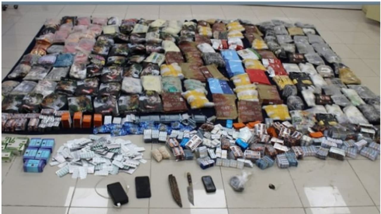 ഒമാനില്‍ വന്‍ മയക്കുമരുന്ന് വേട്ട; 158 കിലോ ഹാഷിഷും 2,300 ലഹരി ഗുളികകളും പിടിച്ചെടുത്തു