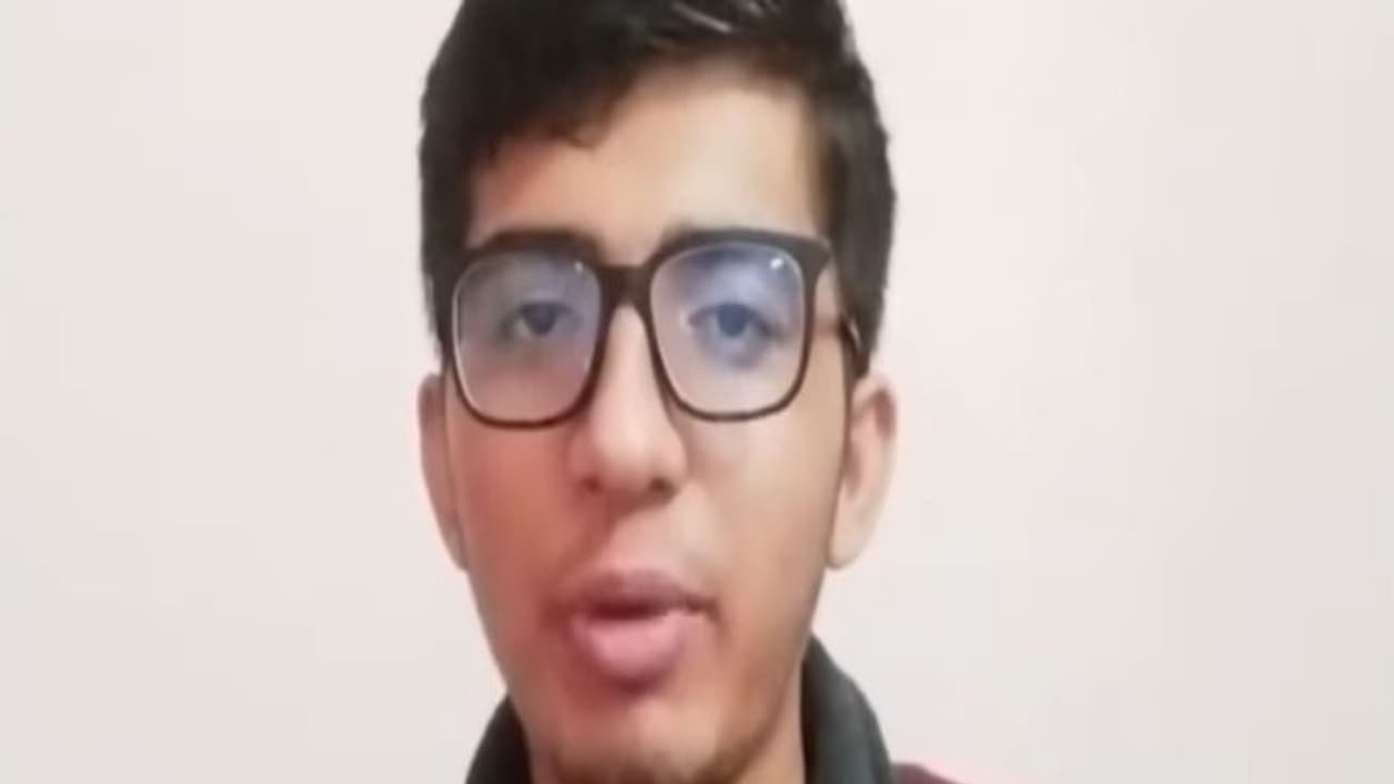 99.9 पर्सेंटाइल पाकर भी खुश नहीं हैं JEE मेन टॉपर चिन्मय मूरजानी, जानें क्या है वजह और आगे का प्लान 99.9 पर्सेंटाइल पाकर भी खुश नहीं हैं JEE मेन टॉपर चिन्मय मूरजानी, जानें क्या है वजह और आगे का प्लान