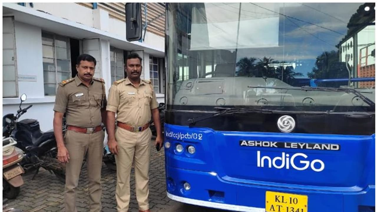 ബസുകളുടെ വാഹന നികുതി കുടിശ്ശിക ഇൻഡിഗോ അടച്ചു, കസ്റ്റഡിയിലെ ബസ് വിട്ടുനൽകുമെന്ന് എംവിഡി ബസുകളുടെ വാഹന നികുതി കുടിശ്ശിക ഇൻഡിഗോ അടച്ചു, കസ്റ്റഡിയിലെ ബസ് വിട്ടുനൽകുമെന്ന് എംവിഡി