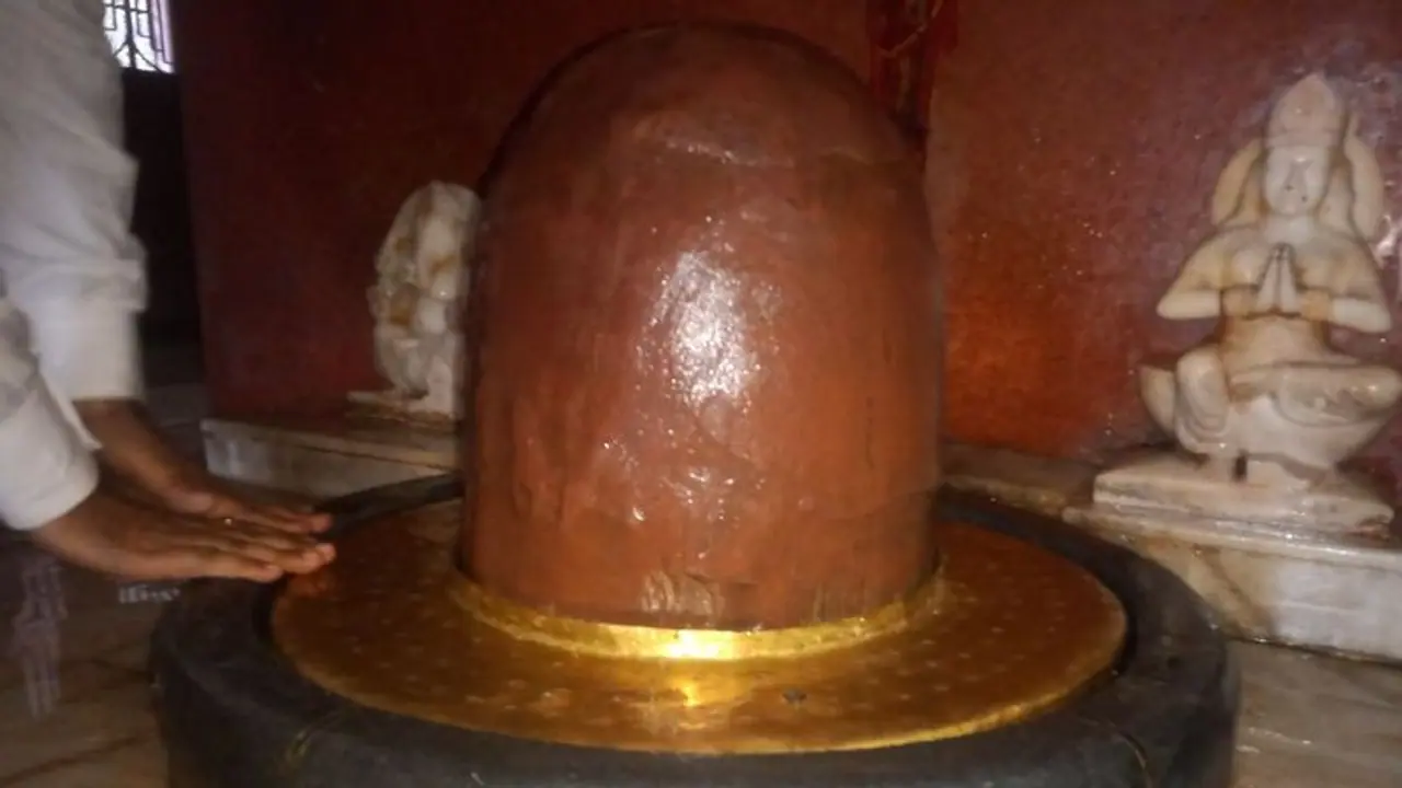 Sawan special: विश्व का सबसे बड़ा शिवलिंग माना जाता है बालेश्वर, कभी खाली नहीं होता अमृत कुंड Sawan special: विश्व का सबसे बड़ा शिवलिंग माना जाता है बालेश्वर, कभी खाली नहीं होता अमृत कुंड