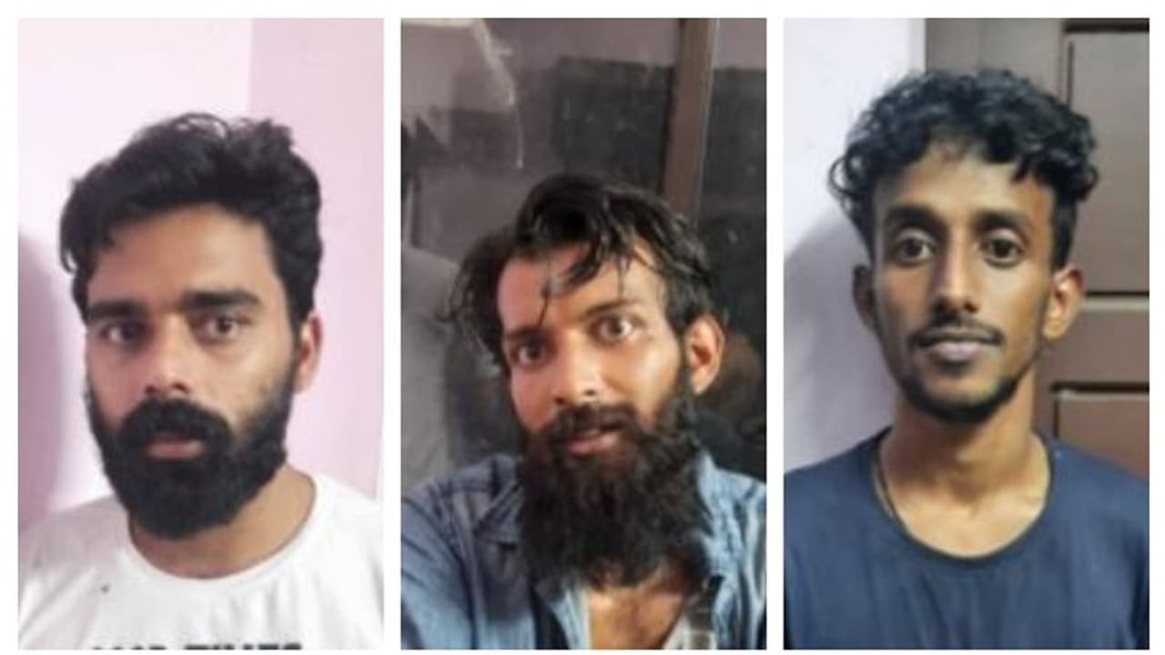 11 ലക്ഷം രൂപയുടെ മയക്കുമരുന്നുമായി യുവാക്കൾ പിടിയിൽ; പൊലീസിനെ ഭയപ്പെടുത്താനായി കാറിൽ നായയും സർജിക്കൽ ബ്ലേഡും 11 ലക്ഷം രൂപയുടെ മയക്കുമരുന്നുമായി യുവാക്കൾ പിടിയിൽ; പൊലീസിനെ ഭയപ്പെടുത്താനായി കാറിൽ നായയും സർജിക്കൽ ബ്ലേഡും