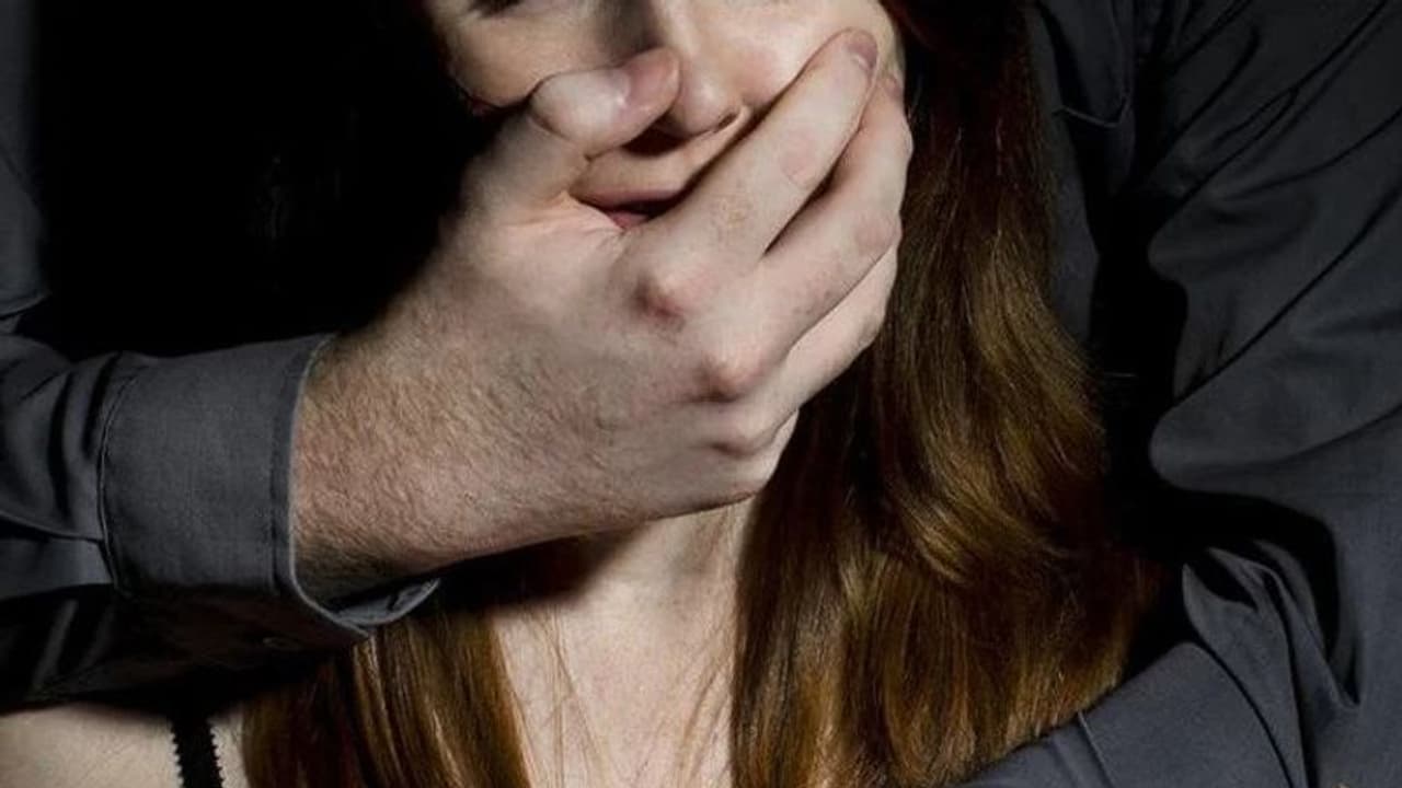 FB फ्रेंड्स से मिलने फोर्ट मुनरो पहुंची US टिकटॉकर, पाकिस्तानी दोस्तों ने किया गैंगरेप बनाया वीडियो FB फ्रेंड्स से मिलने फोर्ट मुनरो पहुंची US टिकटॉकर, पाकिस्तानी दोस्तों ने किया गैंगरेप बनाया वीडियो