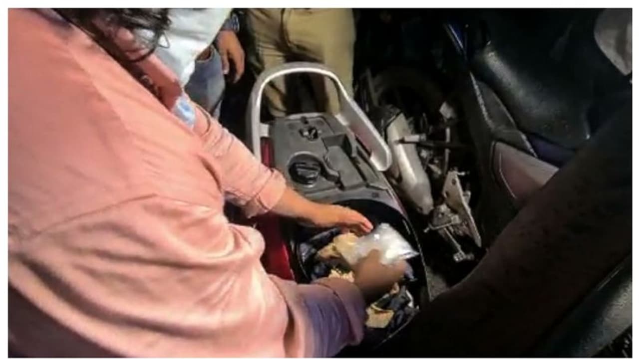 എംഡിഎംഎയുമായി കലൂരില് യുവാവ്, മയക്കുമരുന്ന് ആവശ്യക്കാരെന്ന വ്യാജേന പൊലീസെത്തി, പിടിയില് എംഡിഎംഎയുമായി കലൂരില് യുവാവ്, മയക്കുമരുന്ന് ആവശ്യക്കാരെന്ന വ്യാജേന പൊലീസെത്തി, പിടിയില്