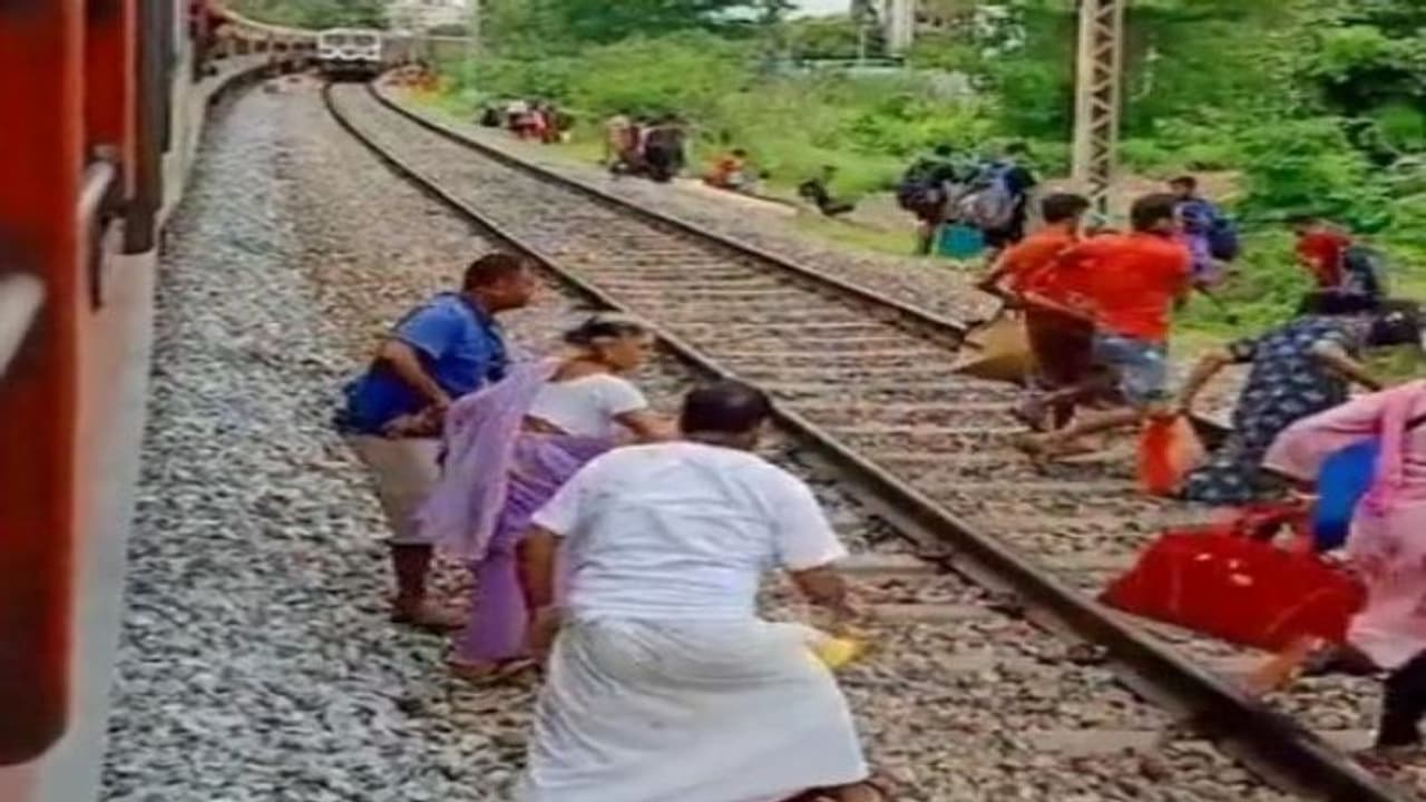 रेलवे ट्रैक पर महिला की खतरनाक हरकत कैमरे में हुई कैद..IAS अफसर ने पोस्ट किया वायरल वीडियो 