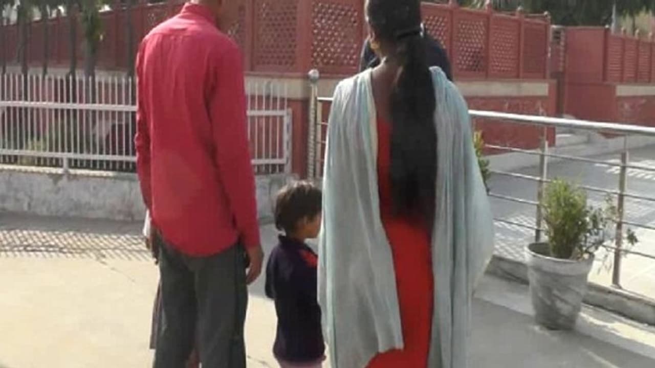 राजस्थान की सबसे शॉकिंग खबर: 10 साल के बच्चे ने 4 साल की मासूम का किया रेप, बच्ची की आपबीती ने उड़ाए होश राजस्थान की सबसे शॉकिंग खबर: 10 साल के बच्चे ने 4 साल की मासूम का किया रेप, बच्ची की आपबीती ने उड़ाए होश