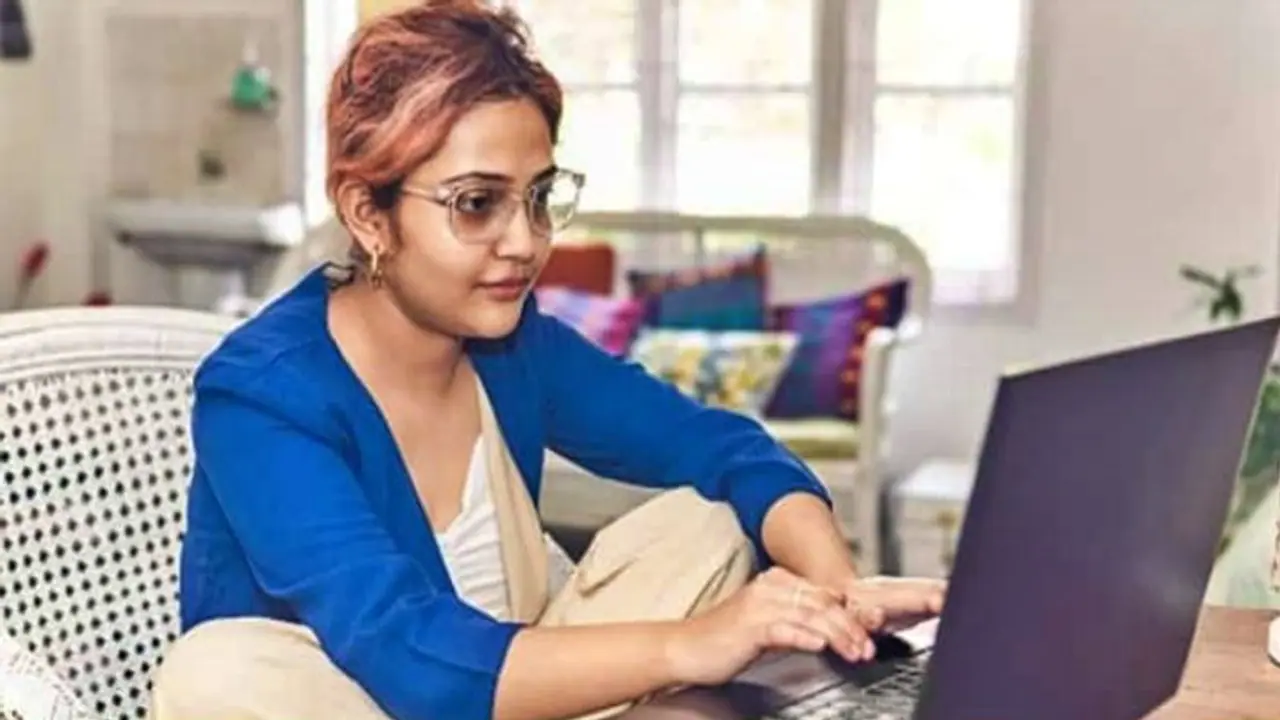 Work From Home: सरकार ने की नए नियमों की घोषणा, जानें वर्क फ्रॉम होम का नया रूल Work From Home: सरकार ने की नए नियमों की घोषणा, जानें वर्क फ्रॉम होम का नया रूल