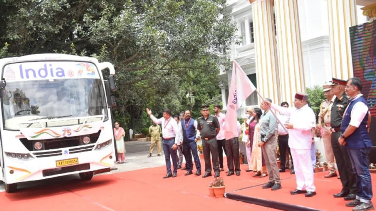 ఏషియానెట్ న్యూస్ వజ్ర జయంతి యాత్ర.. జెండా ఊపి ప్రారంభించిన కర్ణాటక గవర్నర్ ఏషియానెట్ న్యూస్ వజ్ర జయంతి యాత్ర.. జెండా ఊపి ప్రారంభించిన కర్ణాటక గవర్నర్