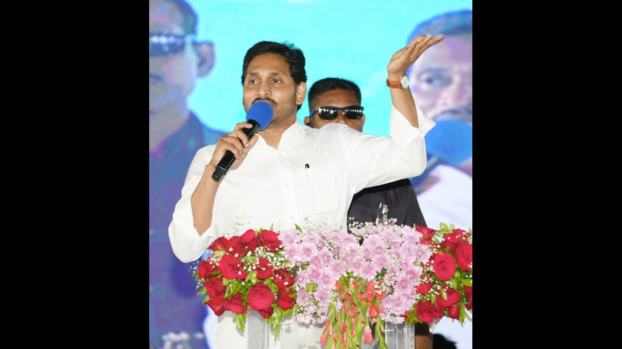 వైఎస్సార్ నేతన్న నేస్తం నిధుల విడుదల: గతంలో ఏ ప్రభుత్వం నేతన్నకు అండగా నిలవలేదన్న సీఎం జగన్ వైఎస్సార్ నేతన్న నేస్తం నిధుల విడుదల: గతంలో ఏ ప్రభుత్వం నేతన్నకు అండగా నిలవలేదన్న సీఎం జగన్