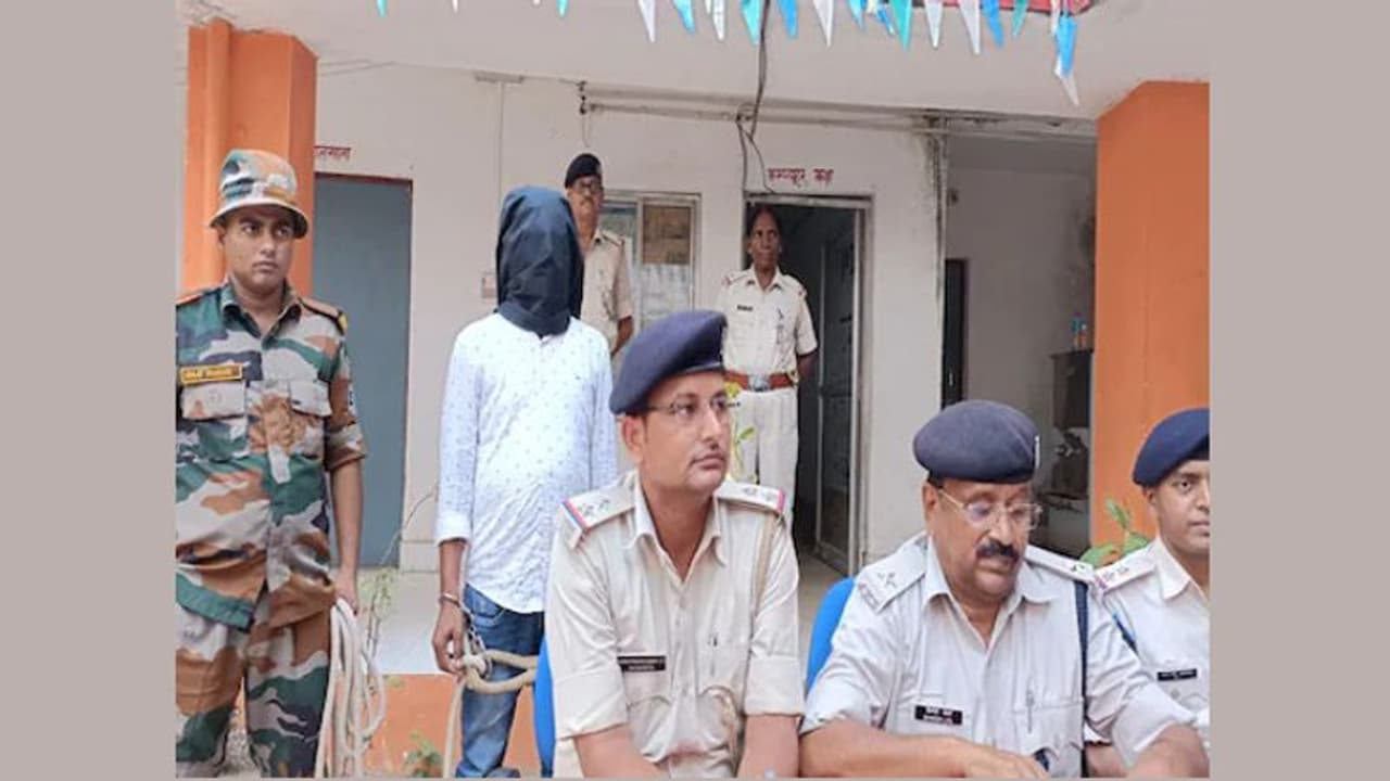 झारखंड के गोड्डा में ऑनर कीलिंग का अनोखा मामला.. नाबालिग बहन की मौत पर रोने वाला भाई ही निकला कातिल झारखंड के गोड्डा में ऑनर कीलिंग का अनोखा मामला.. नाबालिग बहन की मौत पर रोने वाला भाई ही निकला कातिल