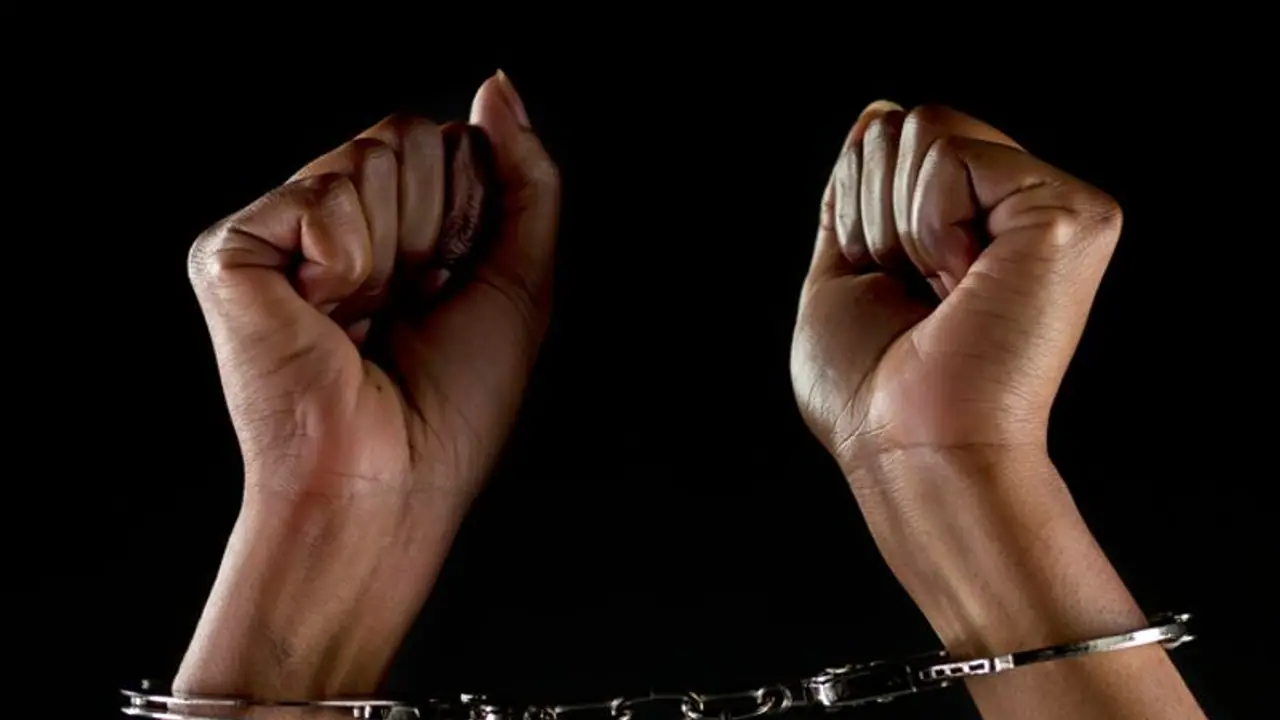 നെഞ്ചുവേദനയ്ക്ക് ആശുപത്രിയിലായ തടവുകാരന്‍ ലൈംഗിക ബന്ധത്തിനിടെ പിടിയില്‍ 