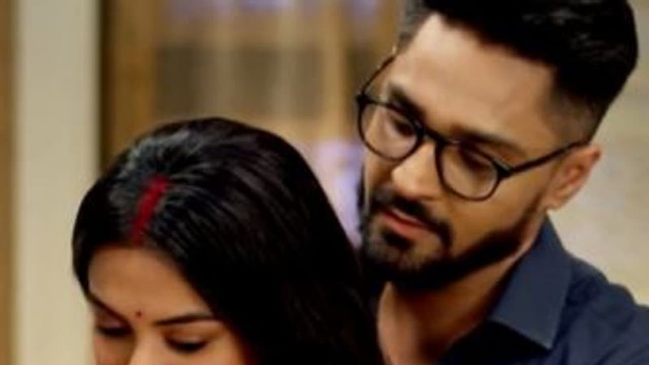 পর্দায় একে অপরের শত্রু হলেও পর্দার পিছনে গাঁটছড়া টিম আসলে একটি পরিবারের মতো পর্দায় একে অপরের শত্রু হলেও পর্দার পিছনে গাঁটছড়া টিম আসলে একটি পরিবারের মতো