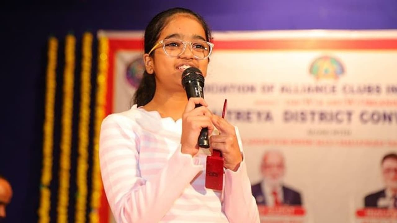 ‘সংঘর্ষ সে শিখর তক’, মহেশ্বরী দ্রৌপদী মুর্মুর জীবন নিয়ে কলম ধরলেন ১৩ বছরের ভাবিকা ‘সংঘর্ষ সে শিখর তক’, মহেশ্বরী দ্রৌপদী মুর্মুর জীবন নিয়ে কলম ধরলেন ১৩ বছরের ভাবিকা