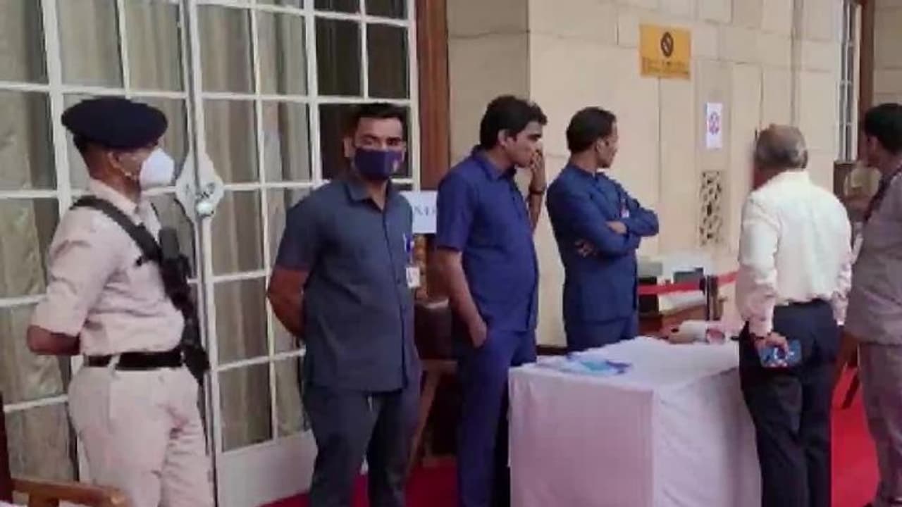 President Election Result: కొనసాగుతున్న రాష్ట్రపతి ఎన్నికల ఓట్ల లెక్కింపు.. ద్రౌపది ముర్ము విజయంపై బీజేపీ ధీమా President Election Result: కొనసాగుతున్న రాష్ట్రపతి ఎన్నికల ఓట్ల లెక్కింపు.. ద్రౌపది ముర్ము విజయంపై బీజేపీ ధీమా