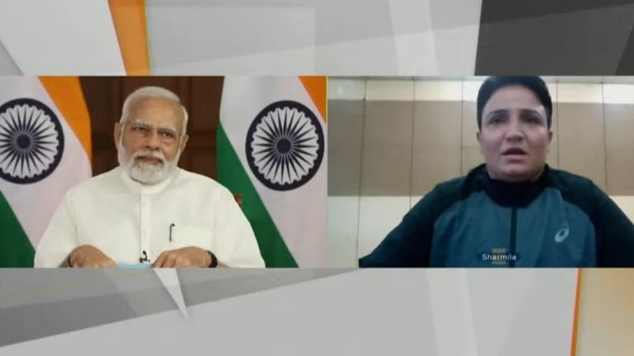 कम उम्र में शादी, पति के अत्याचार सहकर भी इस मां ने पेश की शानदार मिसाल, कॉमनवेल्थ गेम्स में लेंगी हिस्सा कम उम्र में शादी, पति के अत्याचार सहकर भी इस मां ने पेश की शानदार मिसाल, कॉमनवेल्थ गेम्स में लेंगी हिस्सा