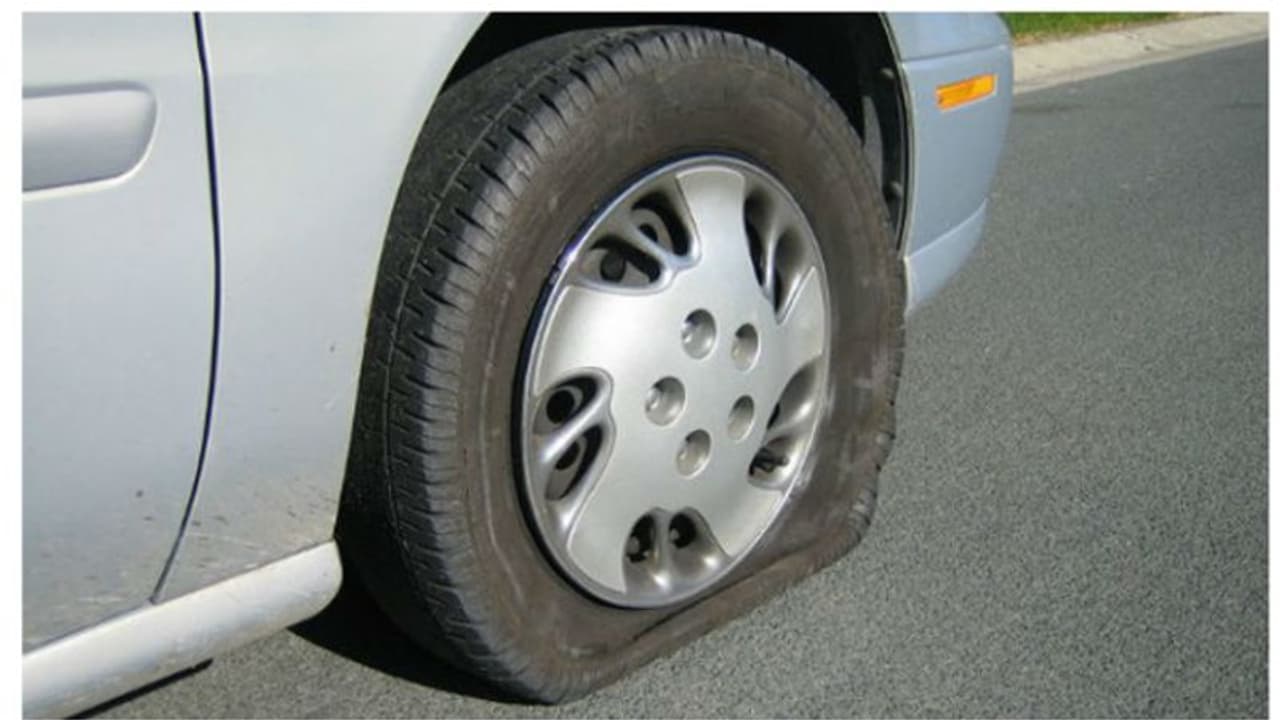 പ്രകൃതിക്ക് ഭീഷണി, എസ്യുവികളുടെ ടയറിലെ കാറ്റഴിച്ചുവിട്ട് പരിസ്ഥിതി പ്രവര്ത്തകര്! പ്രകൃതിക്ക് ഭീഷണി, എസ്യുവികളുടെ ടയറിലെ കാറ്റഴിച്ചുവിട്ട് പരിസ്ഥിതി പ്രവര്ത്തകര്!