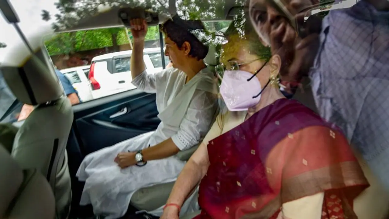 സോണിയയെ മൂന്ന് മണിക്കൂര്‍ ചോദ്യം ചെയ്ത് ഇഡി: രാജ്യവ്യാപക പ്രതിഷേധവുമായി കോണ്‍ഗ്രസ്, നേതാക്കൾ അറസ്റ്റിൽ 