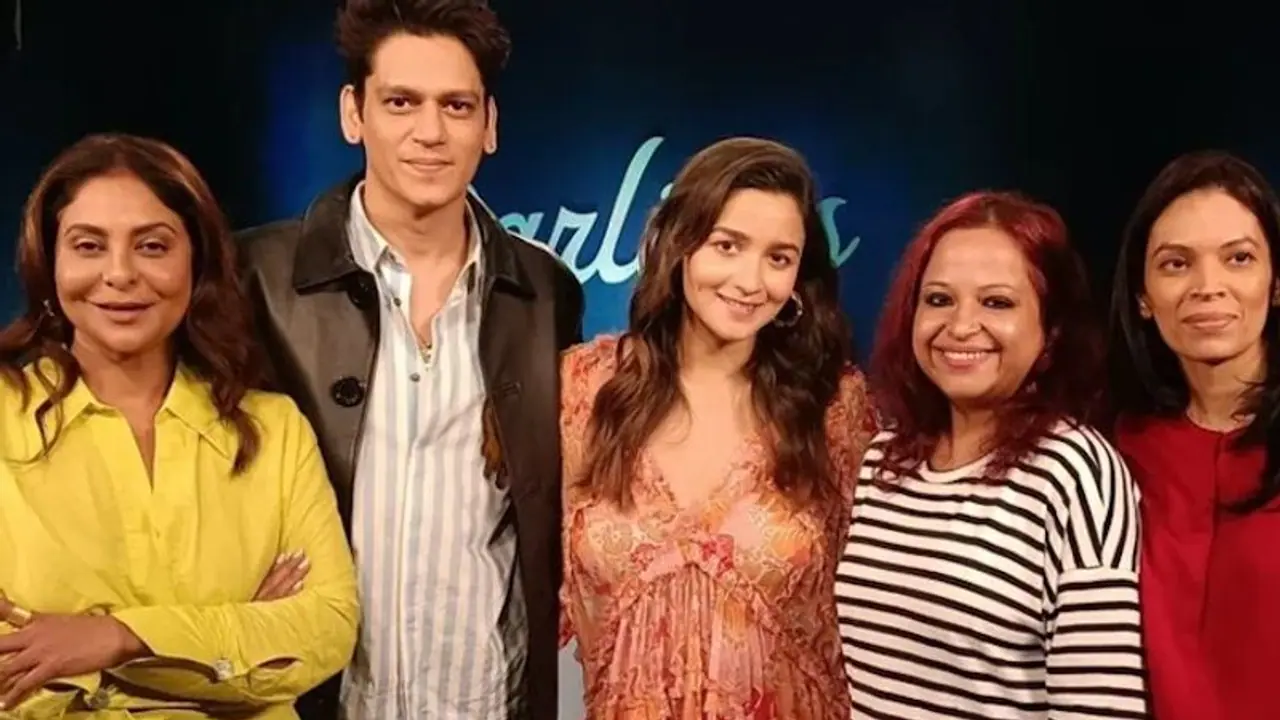 Darlings: Preggers Alia Bhatt glows in a floral dress, poses with Vijay Varma and Shefali Shah