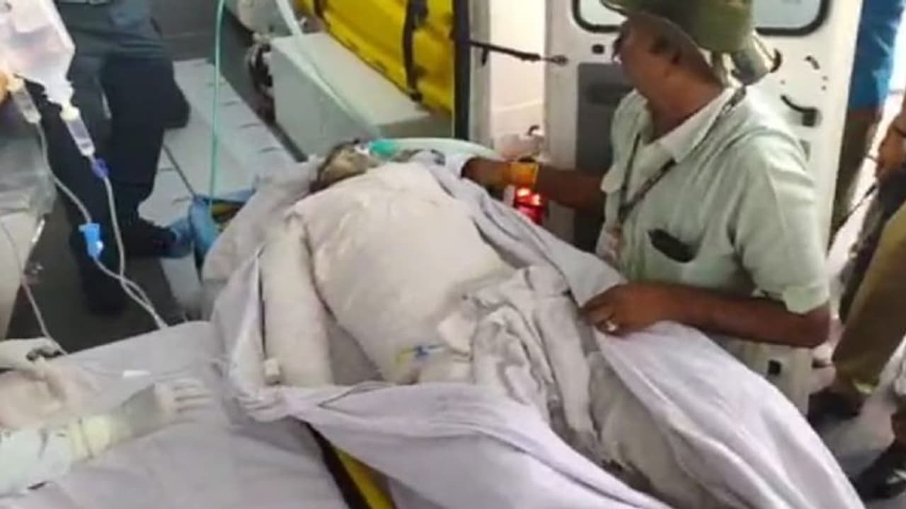 संत की दुर्दशा...भरतपुर में खुद को आग लगाने वाले साधु को लेकर आई बड़ी खबर, डॉक्टर और अफसर सब दौड़े संत की दुर्दशा...भरतपुर में खुद को आग लगाने वाले साधु को लेकर आई बड़ी खबर, डॉक्टर और अफसर सब दौड़े