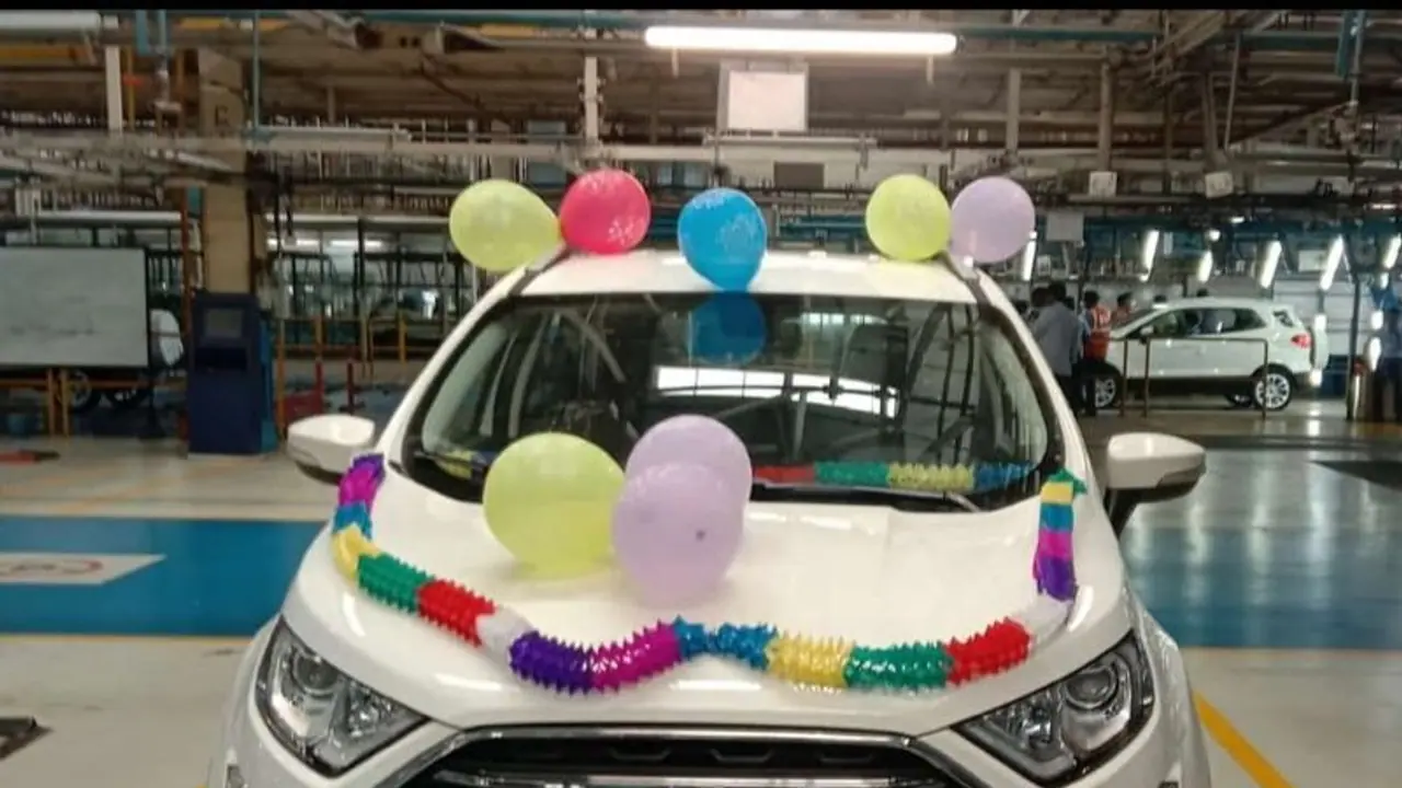ford chennai plant: ford last car: கண்ணீருடன் விடைபெற்ற கடைசி ஃபோர்டு(Ford) கார்: சென்னை தொழிற்சாலை மூடல்