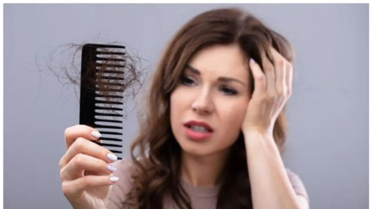 ঘামের কারণে কি ক্রমে বেড়ে চলেছে চুল পড়ার সমস্যা? রইল সমস্যা থেকে মুক্তি উপায়