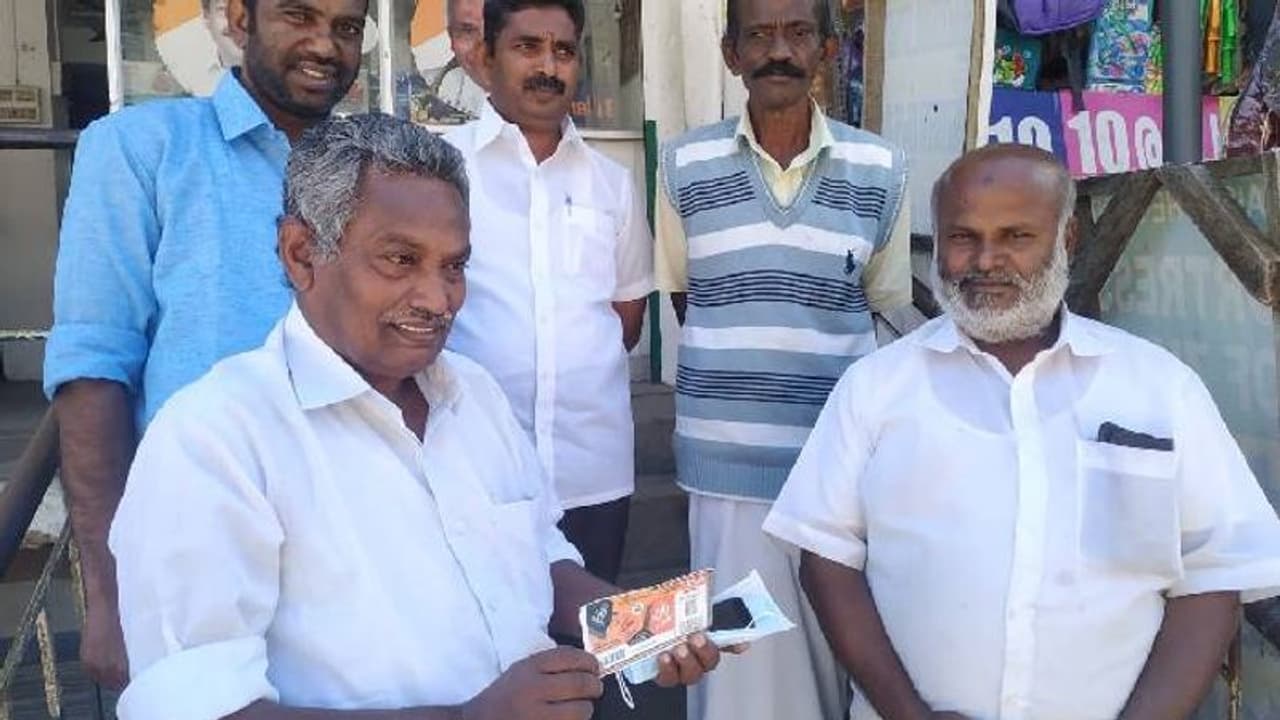 കെഎസ്ആ‍ര്‍ടിസി ജീവനക്കാര്‍ക്ക് ശമ്പളം നല്‍കാൻ ഗതാഗത മന്ത്രിക്ക് ലോട്ടറിടിക്കറ്റ് അയച്ച് മുന്‍ എംഎൽഎ