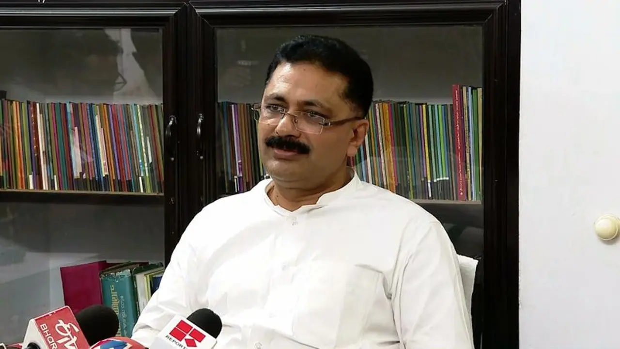 ട്രാവൽ ഏജൻസി നടത്തിയിരുന്നെന്ന പരാമർശം; കെടി ജലീലിന് തിരിച്ചടി,സർവീസ് കാലയളവിൽ നിയമം ലംഘിച്ചെന്ന് ആരോപണം