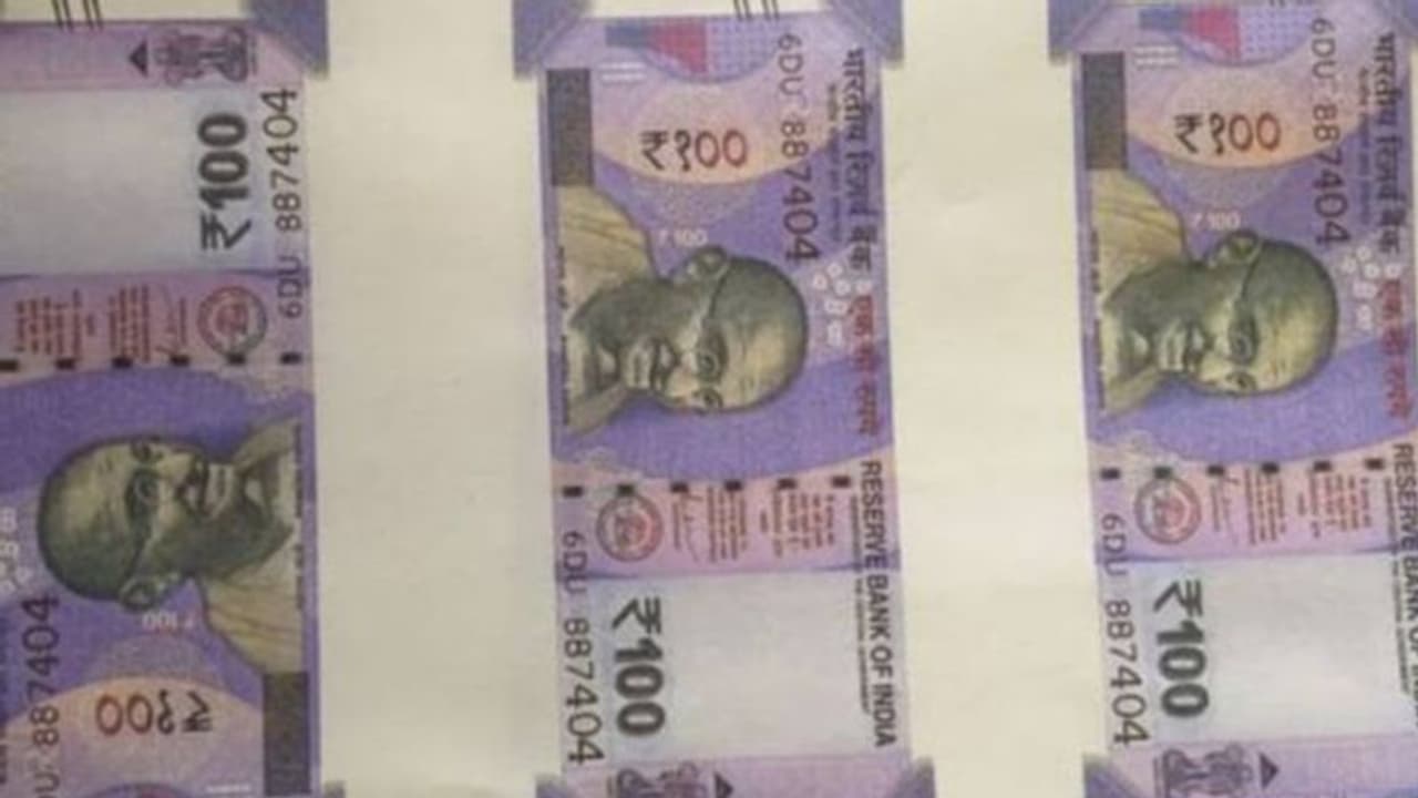 തൃശ്ശൂരിൽ ഓട്ടോ ഡ്രൈവർ യാത്രക്കാർക്ക് ബാക്കി കൊടുത്തത് മുഴുവൻ കള്ളനോട്ട്; ഒടുവിൽ പൊലീസ് പിടിയിൽ തൃശ്ശൂരിൽ ഓട്ടോ ഡ്രൈവർ യാത്രക്കാർക്ക് ബാക്കി കൊടുത്തത് മുഴുവൻ കള്ളനോട്ട്; ഒടുവിൽ പൊലീസ് പിടിയിൽ