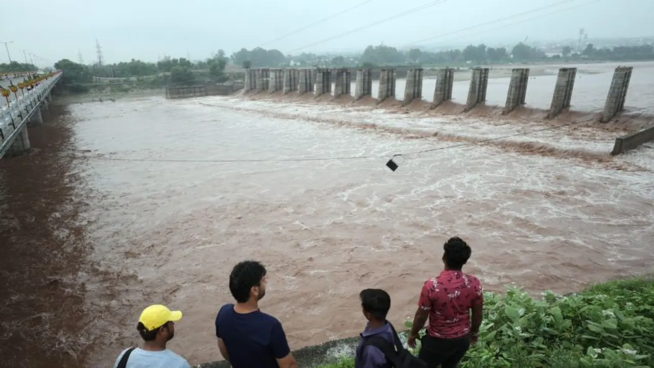 Monsoon Update: झारखंड बारिश को तरसा, बोवनी को लेकर किसान परेशान, जबकि कई राज्यों में फिर भारी बारिश का अलर्ट Monsoon Update: झारखंड बारिश को तरसा, बोवनी को लेकर किसान परेशान, जबकि कई राज्यों में फिर भारी बारिश का अलर्ट