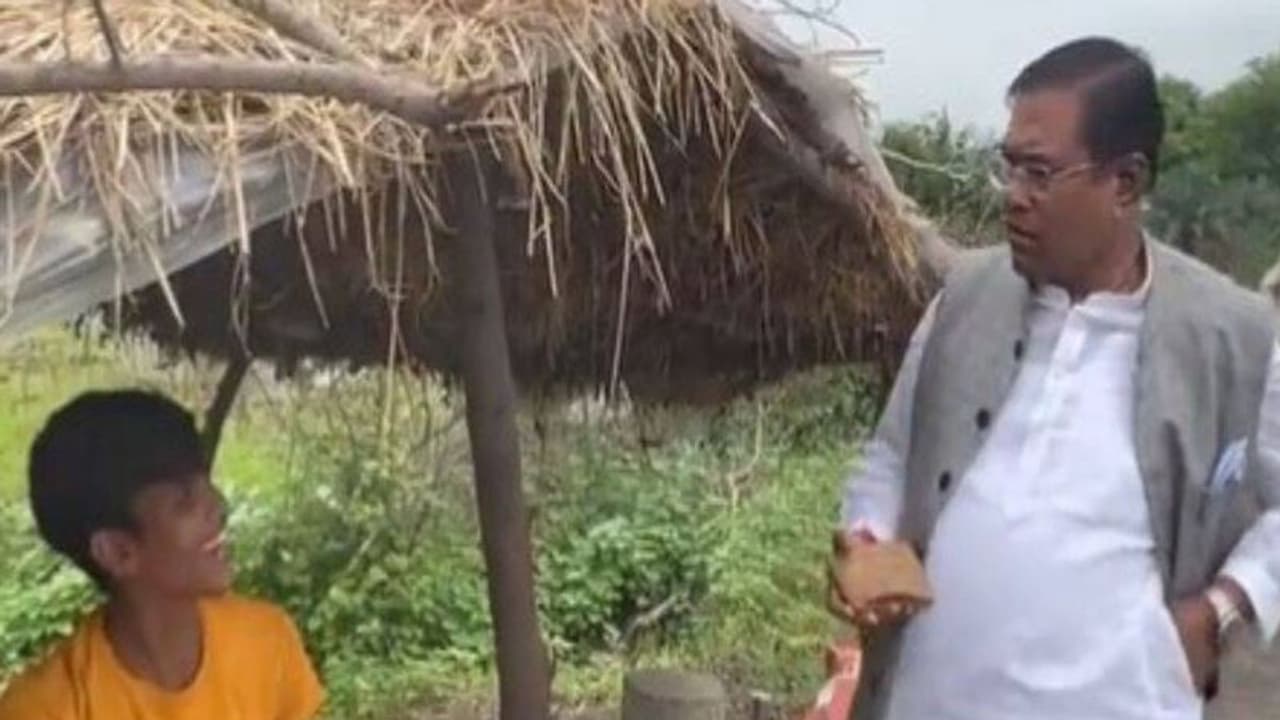 महंगाई से हुआ केन्द्रीय मंत्री का सामना, भुट्टे की कीमत सुनकर रह गए हैरान, देखें वीडियो महंगाई से हुआ केन्द्रीय मंत्री का सामना, भुट्टे की कीमत सुनकर रह गए हैरान, देखें वीडियो