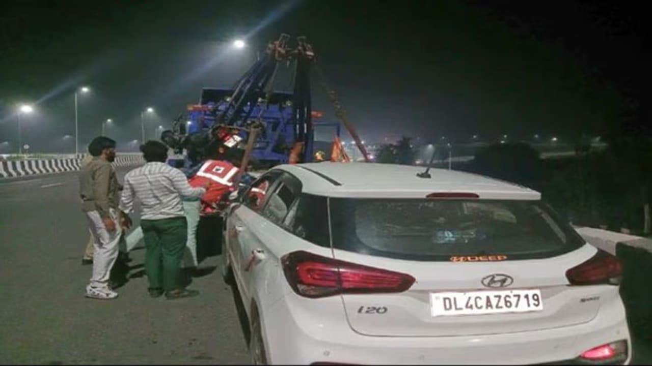 मेरठ: जल लेने के लिए बाइक से हरिद्वार जा रहा था कावड़िया, कार की टक्कर के बाद 30 फीट की ऊंचाई से गिरा नीचे