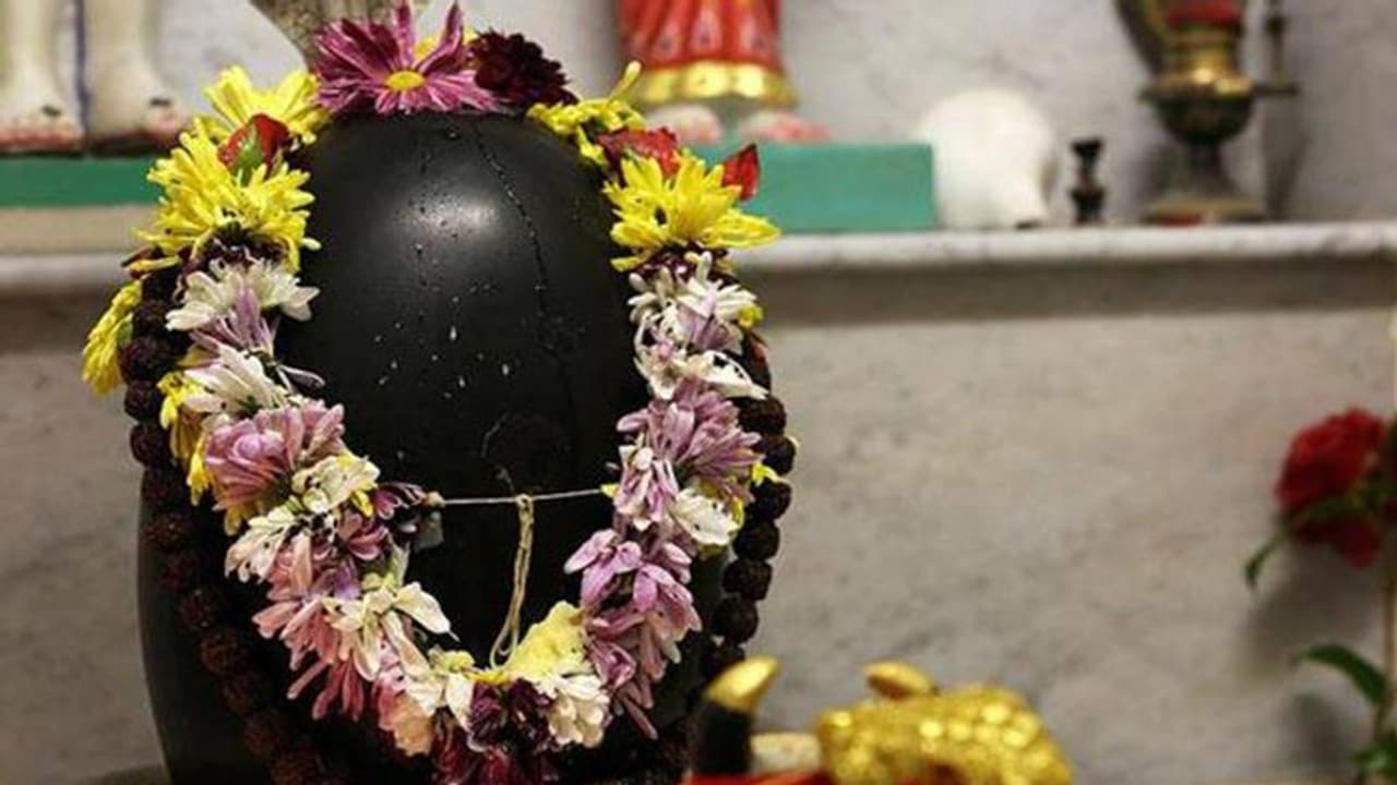 Sawan 2022: सावन में रोज ये 1 चीज शिवजी को चढ़ाने से कंगाल भी बन सकता है धनवान 