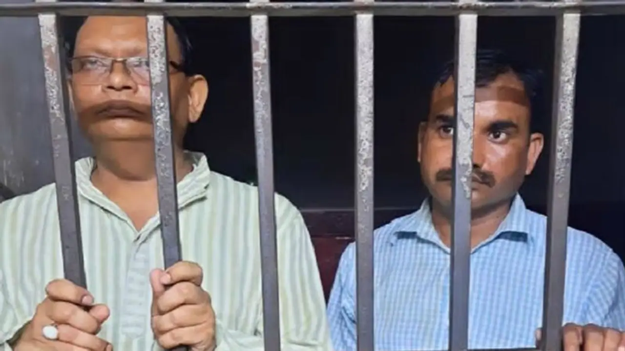 कानपुर: जेल की सलाखों के पीछे पहुंचे ठेकेदार को जिंदा जलाने वाले बिल्डर और मुंशी, पूछताछ में बताई पूरी कहानी कानपुर: जेल की सलाखों के पीछे पहुंचे ठेकेदार को जिंदा जलाने वाले बिल्डर और मुंशी, पूछताछ में बताई पूरी कहानी