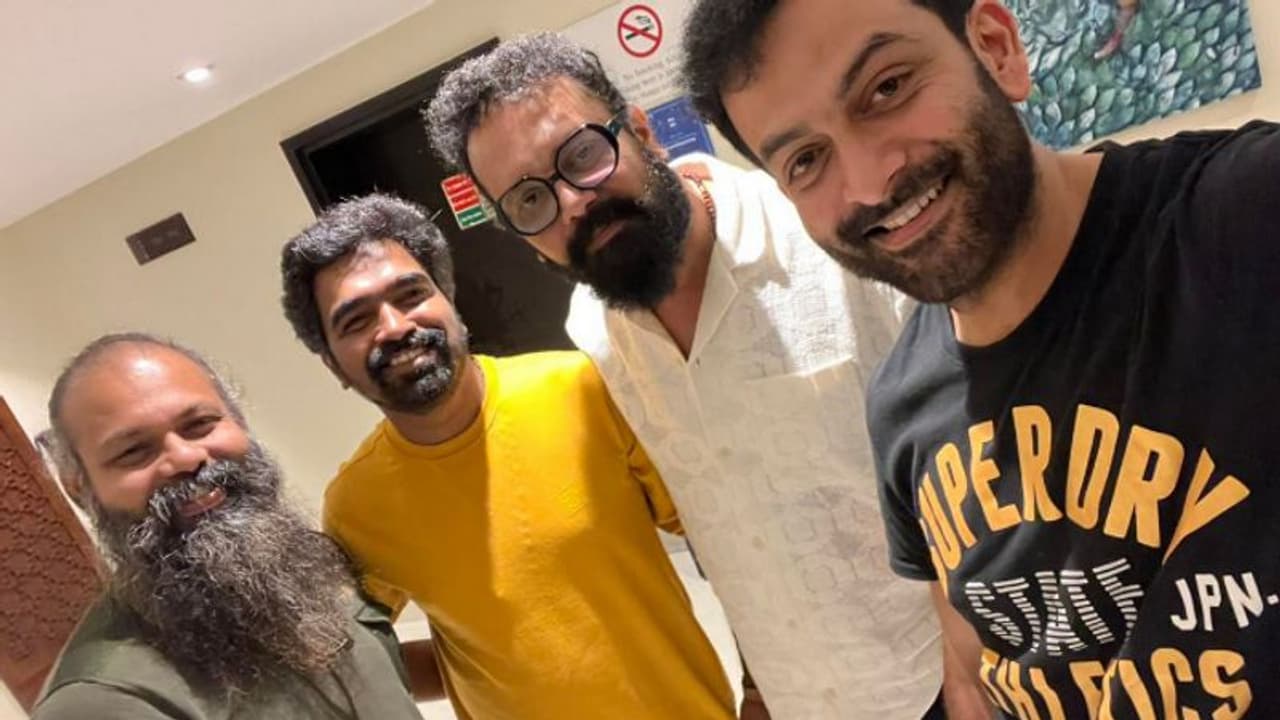  'കാളിയനൊ'പ്പം 'കെജിഎഫ്' സംഗീത സംവിധായകൻ, രവി ബസ്‍റൂറിനെ സ്വാഗതം ചെയ്‍ത് പൃഥ്വിരാജ്