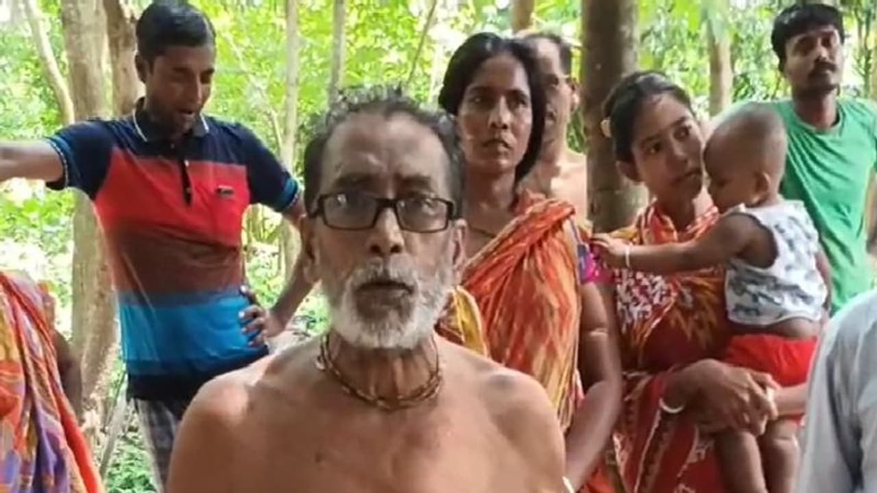 বিদ্যুৎহীন অবস্থায় কেটে গেছে প্রায় ১ যুগ, সাপের কামড়ের আতঙ্কে চোখে জল পাণ্ডুয়ার বেড়েলার বাসিন্দাদের বিদ্যুৎহীন অবস্থায় কেটে গেছে প্রায় ১ যুগ, সাপের কামড়ের আতঙ্কে চোখে জল পাণ্ডুয়ার বেড়েলার বাসিন্দাদের