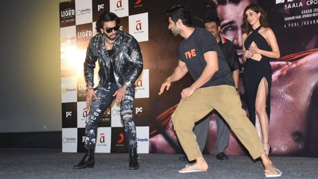 ரூ.199 காலணிகளுடன் விஜய் தேவரைக்கொண்ட..லிகர் ட்ரைலர் வெளியீட்டு விழாவில் சாதாரணமாக வந்த நாயகன் ரூ.199 காலணிகளுடன் விஜய் தேவரைக்கொண்ட..லிகர் ட்ரைலர் வெளியீட்டு விழாவில் சாதாரணமாக வந்த நாயகன்