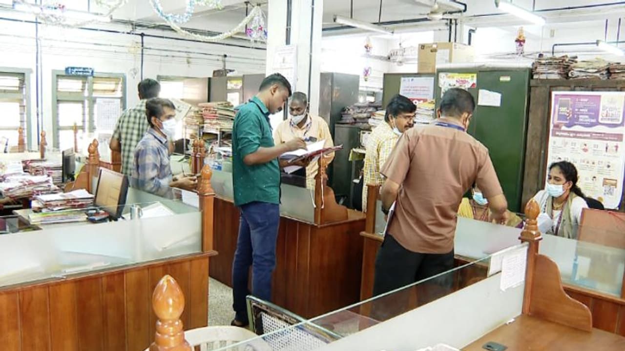 കെട്ടിട നമ്പർ ക്രമക്കേട് കണ്ണൂരിലും: നാലിടത്ത് വൻ തിരിമറി, സർക്കാരിന് കോടികളുടെ നഷ്ടമെന്നും വിജിലൻസ് കെട്ടിട നമ്പർ ക്രമക്കേട് കണ്ണൂരിലും: നാലിടത്ത് വൻ തിരിമറി, സർക്കാരിന് കോടികളുടെ നഷ്ടമെന്നും വിജിലൻസ്