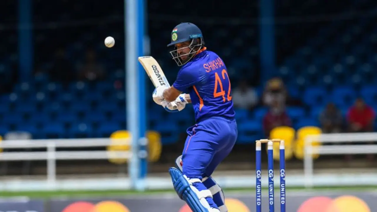 ലജ്ജാവതിയേ നിന്റെ കള്ളക്കടക്കണ്ണില്, ധവാന്റെ ബൗണ്ടറിക്ക് പിന്നാലെ സ്റ്റേഡിയത്തില് മലയാള ഗാനം വൈറല് വീഡിയോ ലജ്ജാവതിയേ നിന്റെ കള്ളക്കടക്കണ്ണില്, ധവാന്റെ ബൗണ്ടറിക്ക് പിന്നാലെ സ്റ്റേഡിയത്തില് മലയാള ഗാനം വൈറല് വീഡിയോ