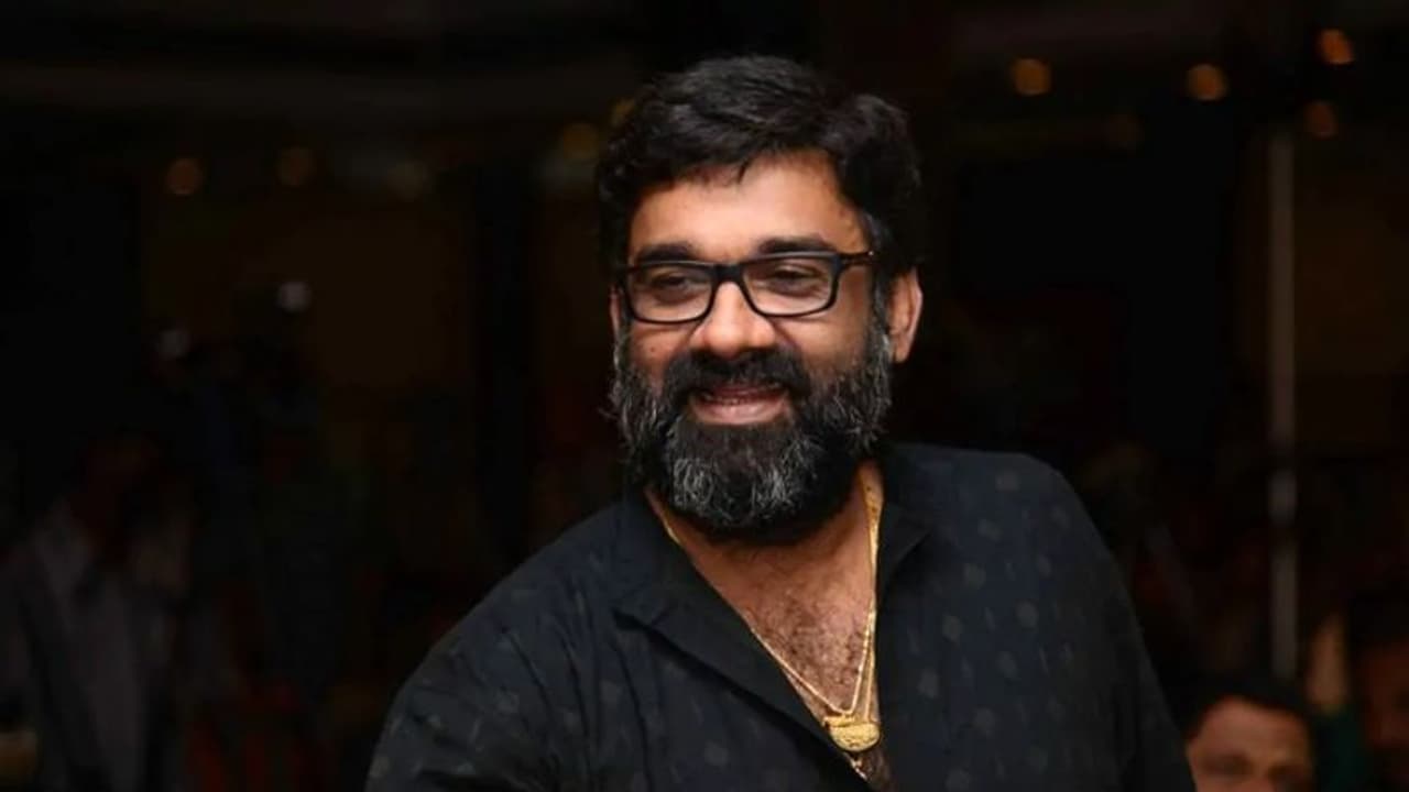 'വമ്പൻ ചിത്രങ്ങളുടെ ഉച്ചയൂണിന് ചെലവാക്കുന്ന പണം കൊണ്ട് നല്ല സിനിമയെടുക്കാമെന്ന് മലയാളം തെളിയിച്ചു' 'വമ്പൻ ചിത്രങ്ങളുടെ ഉച്ചയൂണിന് ചെലവാക്കുന്ന പണം കൊണ്ട് നല്ല സിനിമയെടുക്കാമെന്ന് മലയാളം തെളിയിച്ചു'